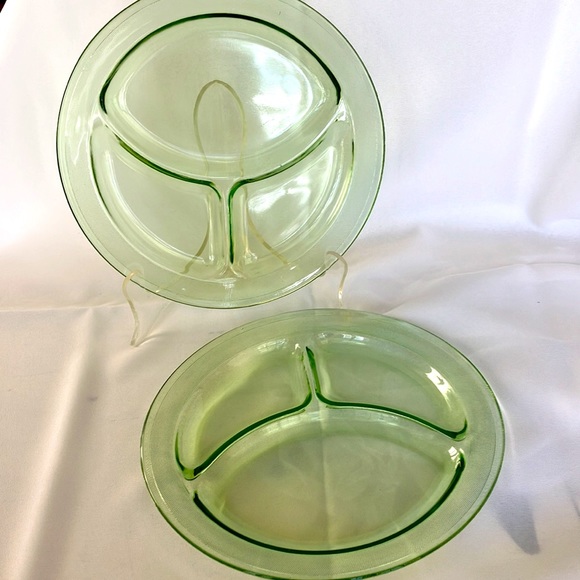 Vintage Depression Green Uranium Divided Plates, Set of 2 - Picture 5 of 6